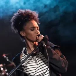 Hire singers hero 3