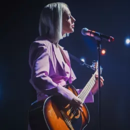 Hire singers hero 4
