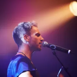 Hire singers hero 5