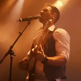 Singing jobs hero image 3
